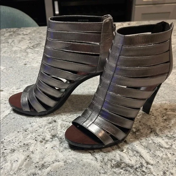 Banana Republic Metallic Silver Heels Size 6.5 - Picture 10 of 10